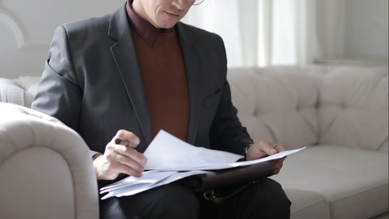 How Does Form N-470 Relate to Other USCIS Forms?